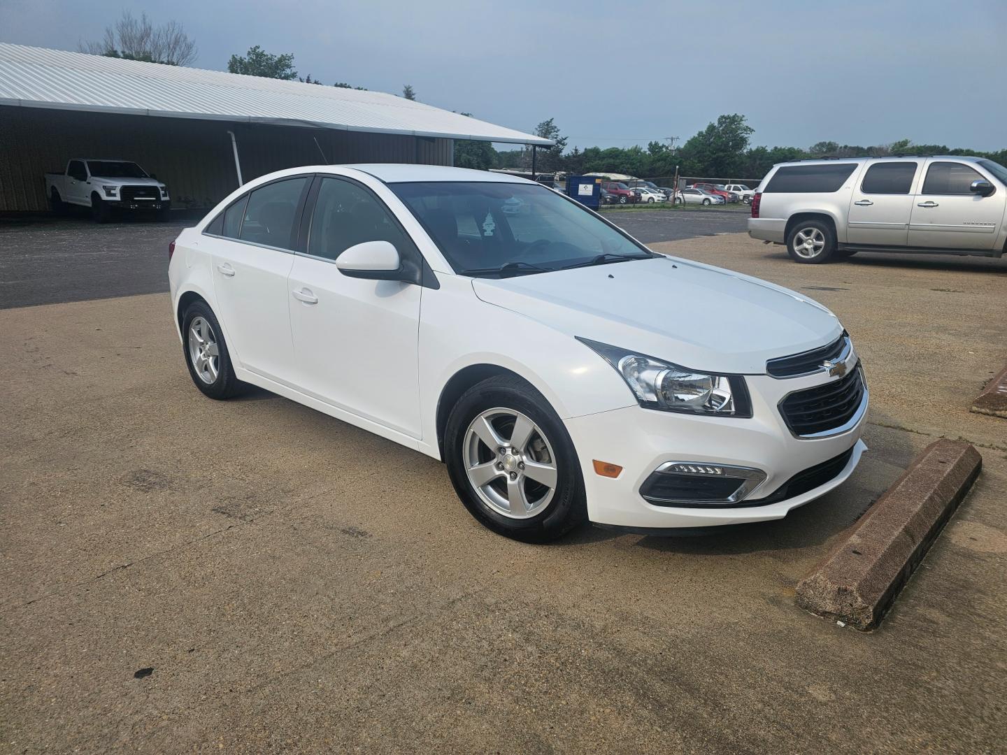 2016 WHITE Chevrolet Cruze 2LT Auto (1G1PE5SB8G7) with an 1.4L L4 DOHC 16V TURBO engine, 6-Speed Automatic transmission, located at 533 S Seven Points BLVD, Seven Points, TX, 75143, (430) 255-4030, 32.313999, -96.209351 - Photo#1